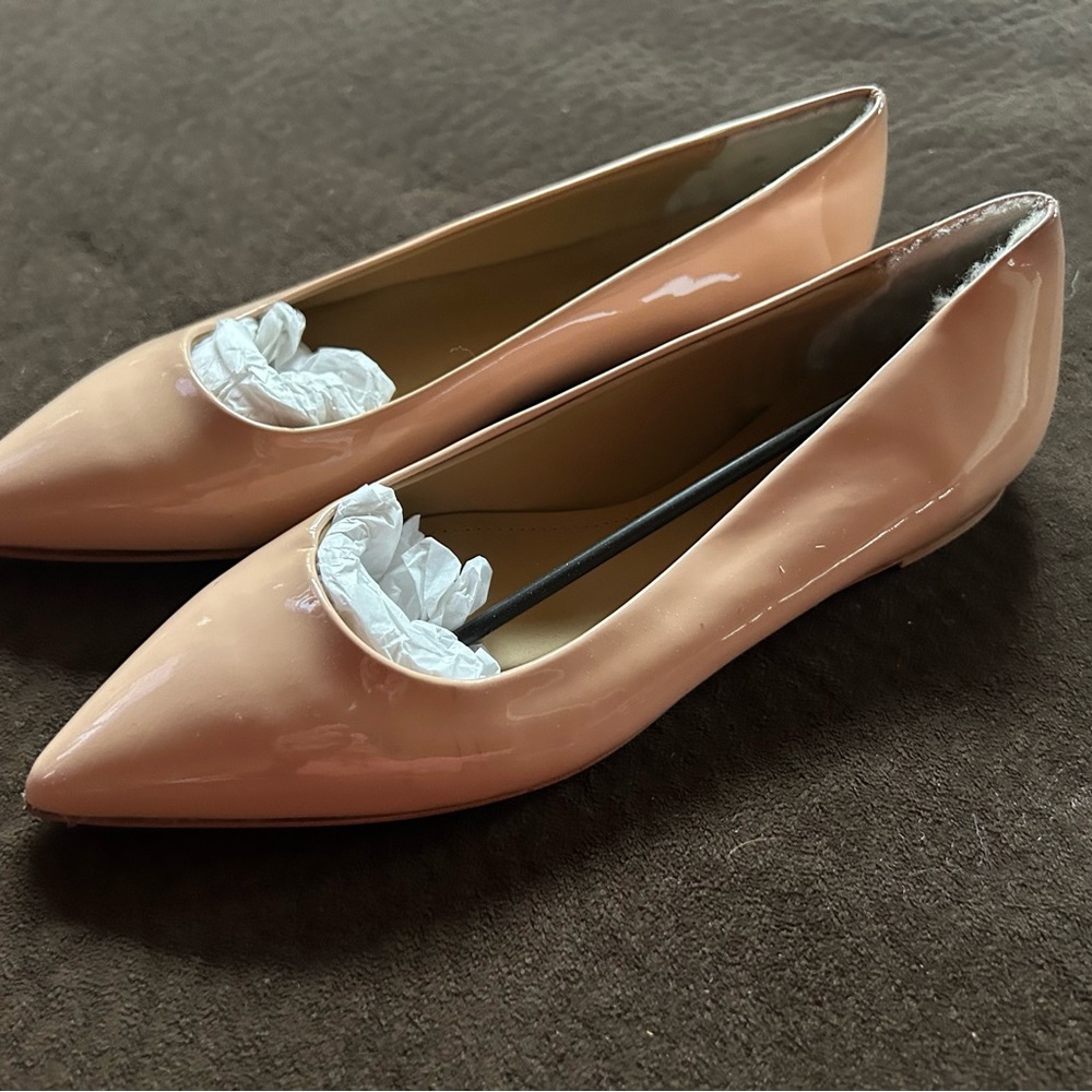 Elegant Nude Women's UGG Collection Flats, size 7